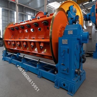 Strandadora rígida provista de sistema de carga automática por lotes con bloqueo automático del pivote y control automático de tensión